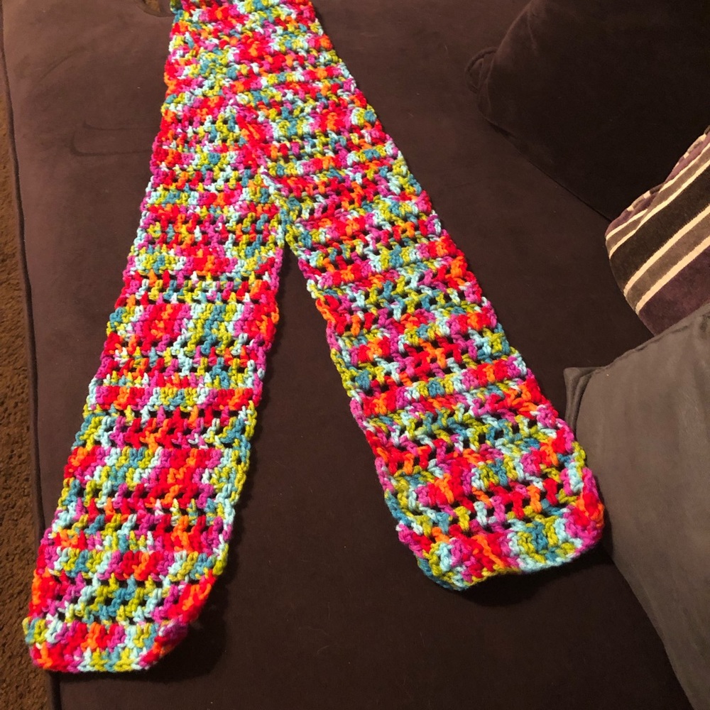 Beautiful Handmade Scarf 🧣 - Picture 3 of 4